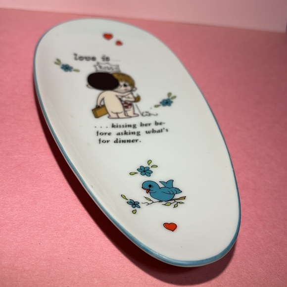 Vintage 1972 "Love is" Spoon Rest - "Kissing her before asking whats for dinner" - Picture 6 of 8